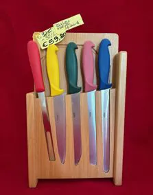 Set portacoltelli con 5 coltelli e tagliere sfilabile in legno 