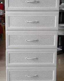 Mobiletto con cassetti