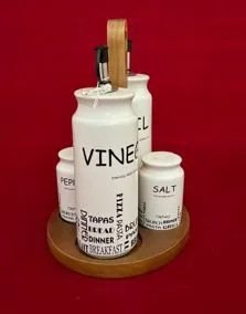 Set condimento olio, aceto, sale, pepe ceramica con supporto in legno