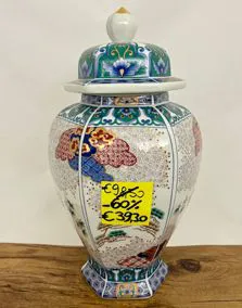 Potiche in porcellana decorato, altezza 37cm