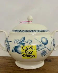 Zuppiera in ceramica decorata, altezza 25cm