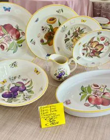 Servizio piatti 8 piano, 8 fondi, 8 frutta, 1 insalatiera, 1 piatto grande ceramica inglese