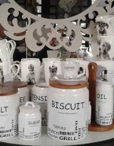 barattoli e biscottiera ceramica