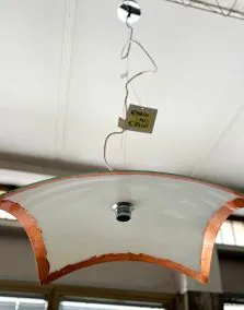 Lampadario quadrato con bordo arancione, dimensioni 51x51cm