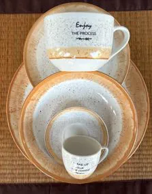 Servizio piatti da 6 persone porcellana con tazzina e tazza colazione, granelli arancione